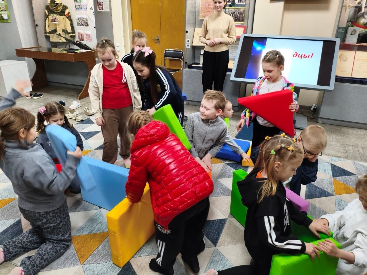 7 апреля для юных исследователей - первоклассников Макеевской школы № 5 - открылась настоящая космическая вселенная! В преддверии Дня космонавтики мы вместе отправились в увлекательное виртуальное путешествие по дорогам...