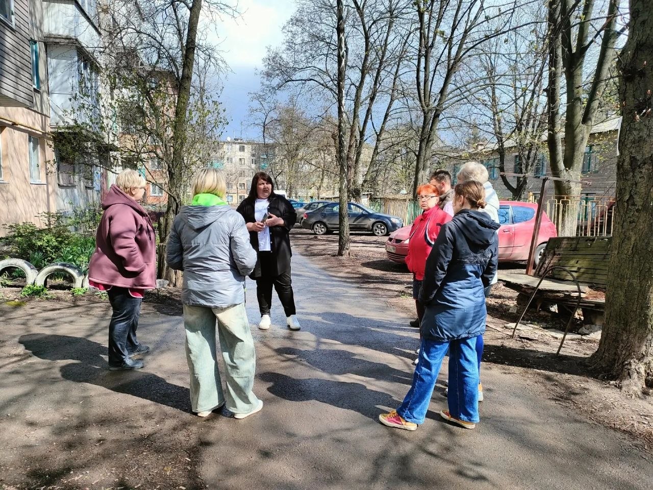 По поручению Главы ДНР Дениса Пушилина, 8 апреля, спикер-активист Татьяна Синяговская провела встречу с жителями Кировского района по адресу: квартал Химик, 9 По поручению Главы ДНР Дениса Пушилина, 8 апреля, спикер-активист Татьяна Синяговская провела встречу с жителями Кировского района по адресу: квартал Химик, 9