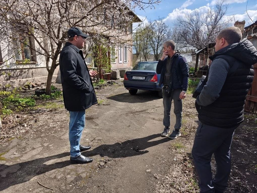 9 апреля, первый заместитель руководителя Управы Кировского внутригородского района Администрации городского округа Макеевка Донецкой Народной Республики Андрей Коренев провел встречу с жителями района на подведомственной... 9 апреля, первый заместитель руководителя Управы Кировского внутригородского района Администрации городского округа Макеевка Донецкой Народной Республики Андрей Коренев провел встречу с жителями района на подведомственной...