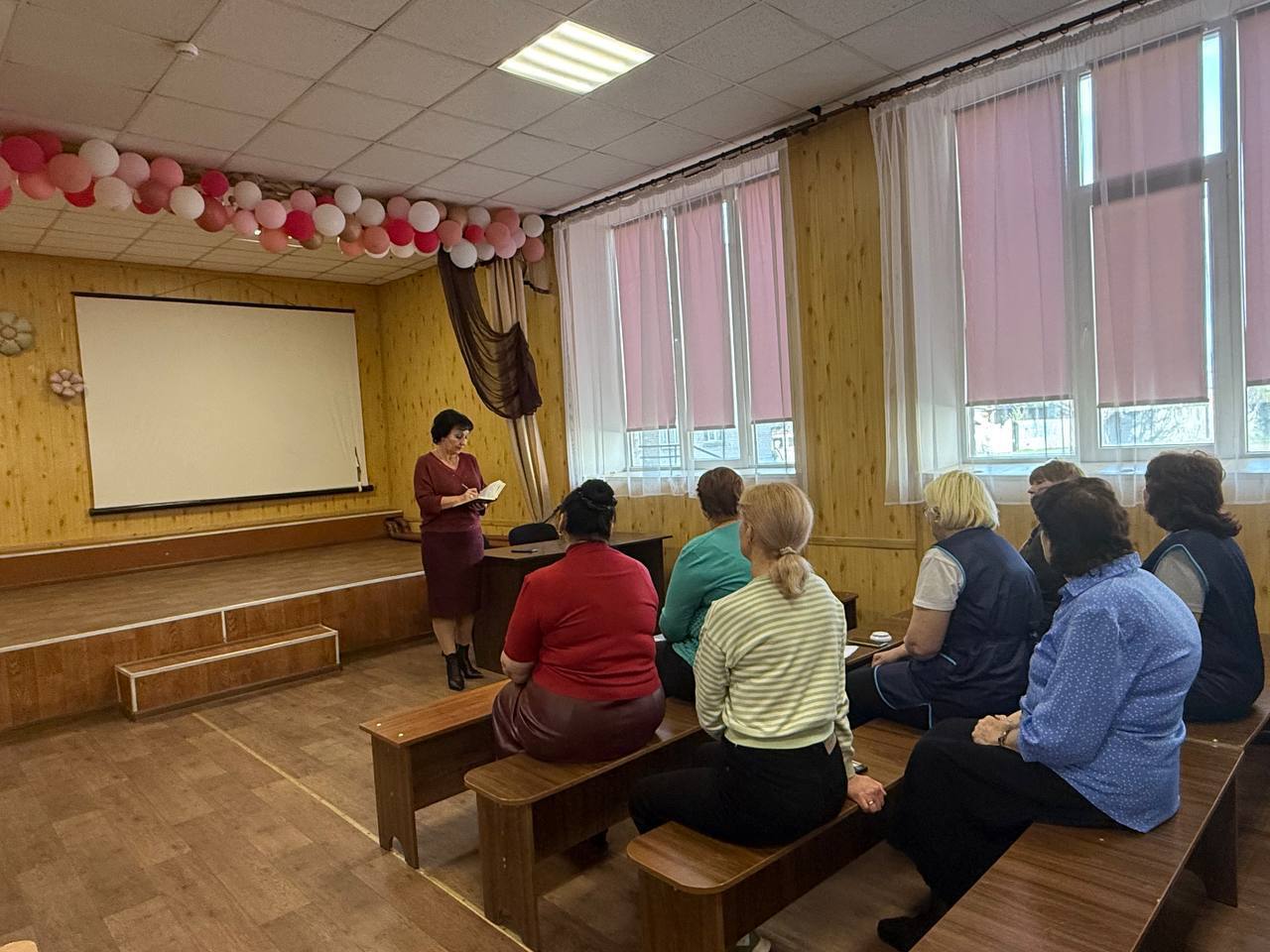 7 апреля, председатель Макеевского городского совета Валентина Харлашка провела встречу с трудовым коллективом ГБОУ «Средняя школа № 62 городского округа Макеевка» ДНР по адресу: г. Макеевка, ул. Репина, 159Б 7 апреля, председатель Макеевского городского совета Валентина Харлашка провела встречу с трудовым коллективом ГБОУ «Средняя школа № 62 городского округа Макеевка» ДНР по адресу: г. Макеевка, ул. Репина, 159Б