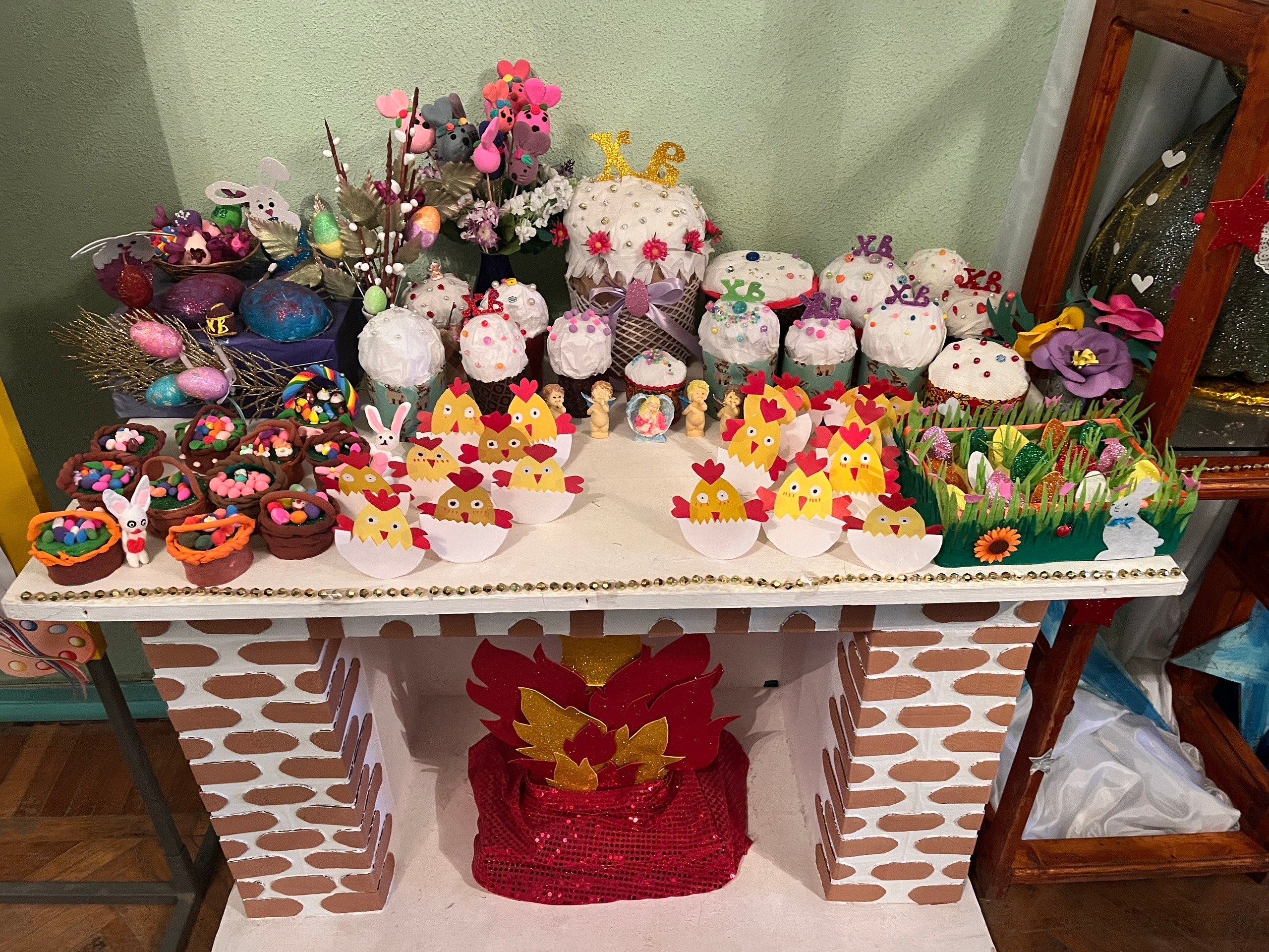 Сегодня во Дворце культуры им. М. И. Калинина расцвела настоящая весенняя сказка — яркая, добрая и наполненная смыслом выставка детского декоративно-прикладного творчества Сегодня во Дворце культуры им. М. И. Калинина расцвела настоящая весенняя сказка — яркая, добрая и наполненная смыслом выставка детского декоративно-прикладного творчества