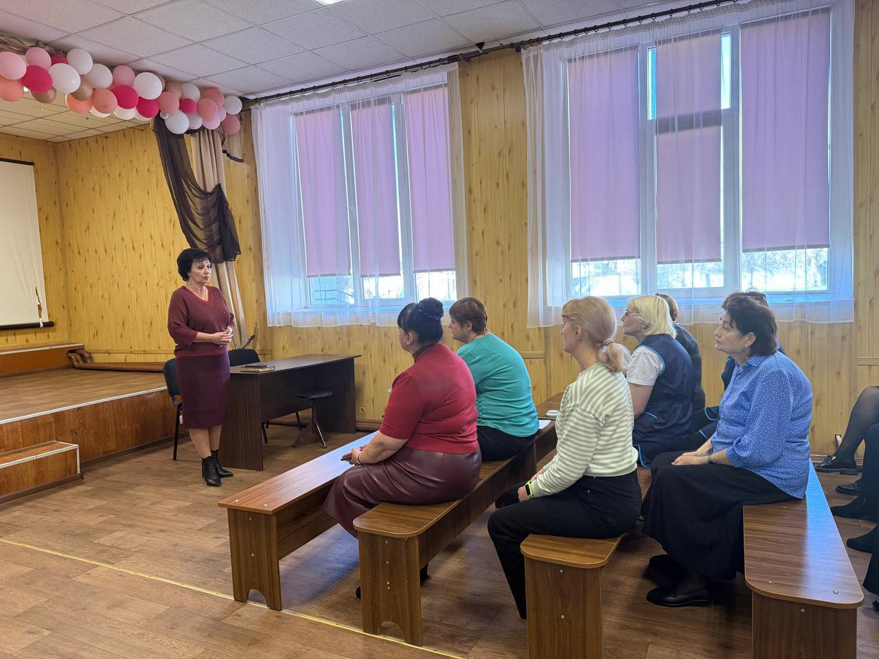 7 апреля, председатель Макеевского городского совета Валентина Харлашка провела встречу с трудовым коллективом ГБОУ «Средняя школа № 62 городского округа Макеевка» ДНР по адресу: г. Макеевка, ул. Репина, 159Б