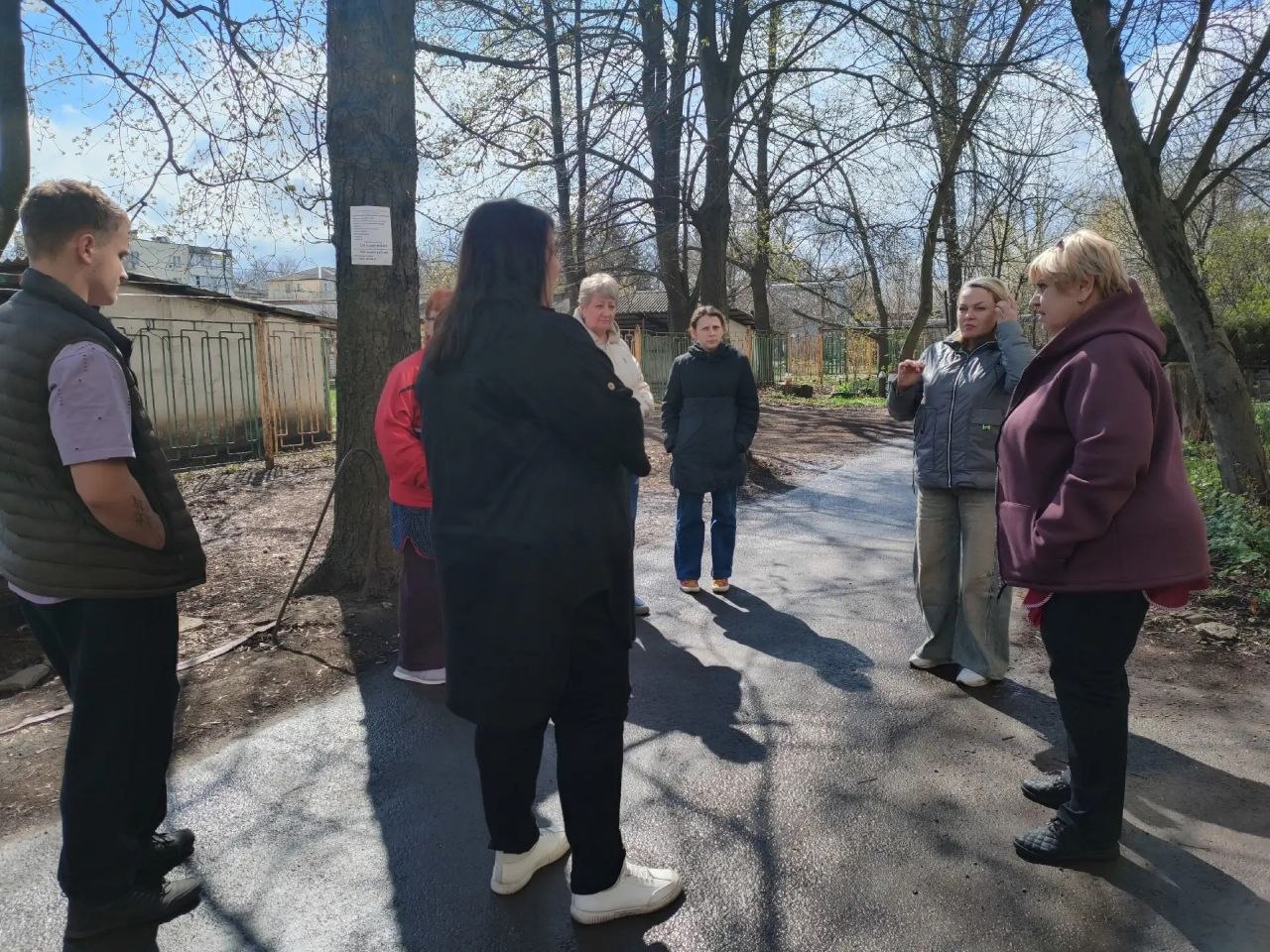 По поручению Главы ДНР Дениса Пушилина, 8 апреля, спикер-активист Татьяна Синяговская провела встречу с жителями Кировского района по адресу: квартал Химик, 9 По поручению Главы ДНР Дениса Пушилина, 8 апреля, спикер-активист Татьяна Синяговская провела встречу с жителями Кировского района по адресу: квартал Химик, 9