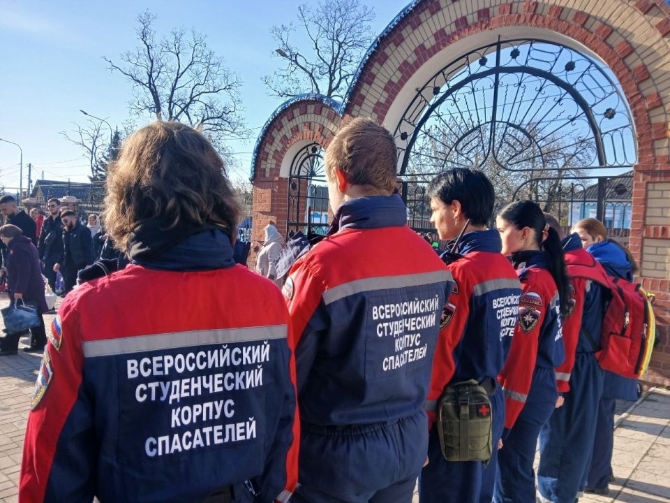 Добровольцы Донецкого РО ВСКС обеспечили безопасность во время праздничных богослужений Добровольцы Донецкого РО ВСКС обеспечили безопасность во время праздничных богослужений