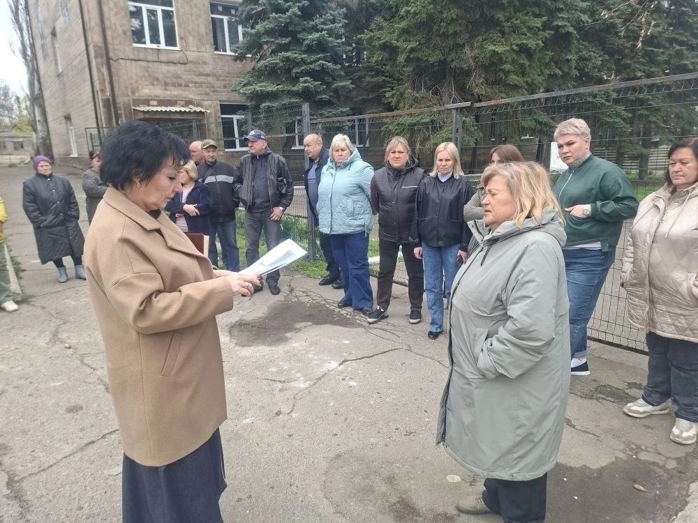 Валентина Харлашка: Сегодня, 15 апреля, в рамках поручения Главы ДНР Дениса Пушилина, провела встречу с жителями Кировского района на подведомственной территории по ул. Дунайская, 9 Валентина Харлашка: Сегодня, 15 апреля, в рамках поручения Главы ДНР Дениса Пушилина, провела встречу с жителями Кировского района на подведомственной территории по ул. Дунайская, 9