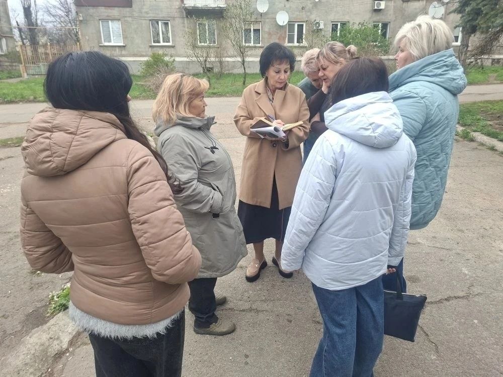 Валентина Харлашка: Сегодня, 15 апреля, в рамках поручения Главы ДНР Дениса Пушилина, провела встречу с жителями Кировского района на подведомственной территории по ул. Дунайская, 9 Валентина Харлашка: Сегодня, 15 апреля, в рамках поручения Главы ДНР Дениса Пушилина, провела встречу с жителями Кировского района на подведомственной территории по ул. Дунайская, 9