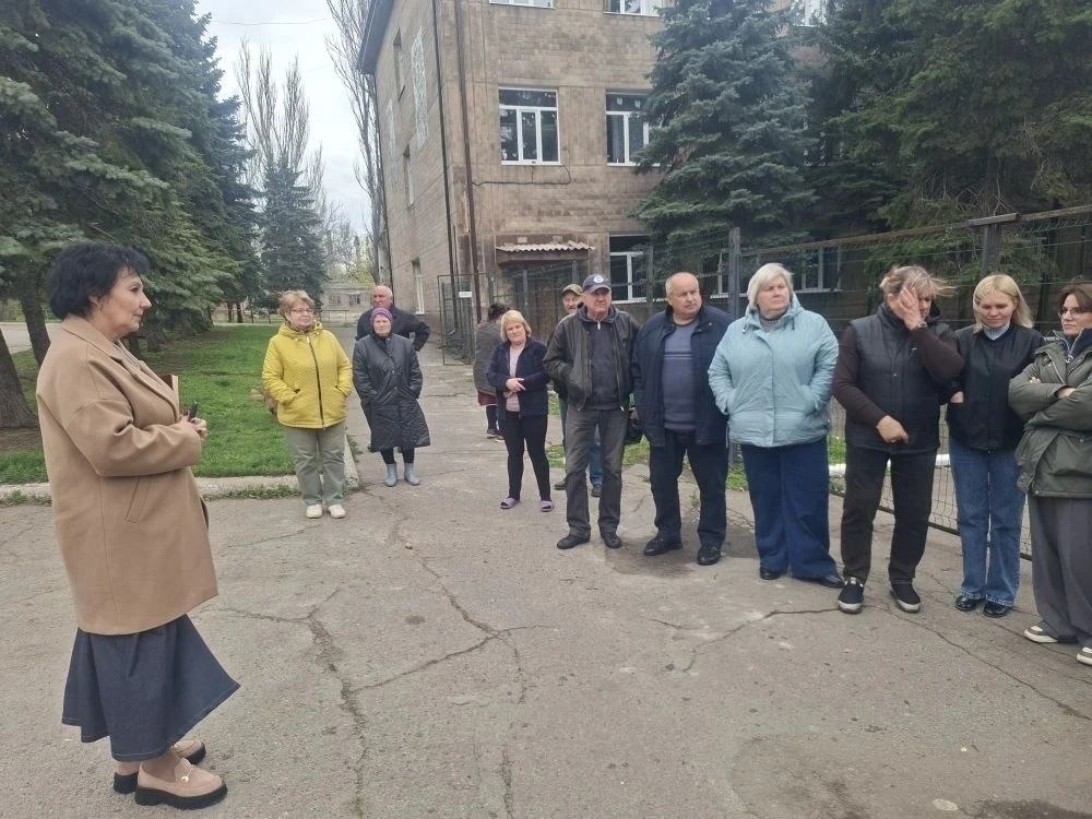 Валентина Харлашка: Сегодня, 15 апреля, в рамках поручения Главы ДНР Дениса Пушилина, провела встречу с жителями Кировского района на подведомственной территории по ул. Дунайская, 9
