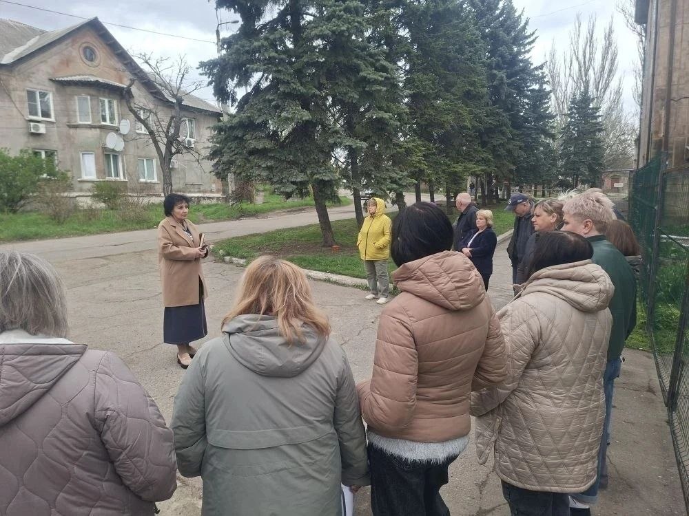Валентина Харлашка: Сегодня, 15 апреля, в рамках поручения Главы ДНР Дениса Пушилина, провела встречу с жителями Кировского района на подведомственной территории по ул. Дунайская, 9 Валентина Харлашка: Сегодня, 15 апреля, в рамках поручения Главы ДНР Дениса Пушилина, провела встречу с жителями Кировского района на подведомственной территории по ул. Дунайская, 9