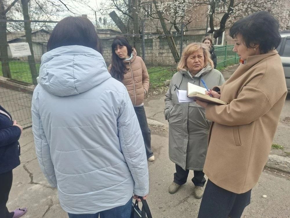 Валентина Харлашка: Сегодня, 15 апреля, в рамках поручения Главы ДНР Дениса Пушилина, провела встречу с жителями Кировского района на подведомственной территории по ул. Дунайская, 9 Валентина Харлашка: Сегодня, 15 апреля, в рамках поручения Главы ДНР Дениса Пушилина, провела встречу с жителями Кировского района на подведомственной территории по ул. Дунайская, 9