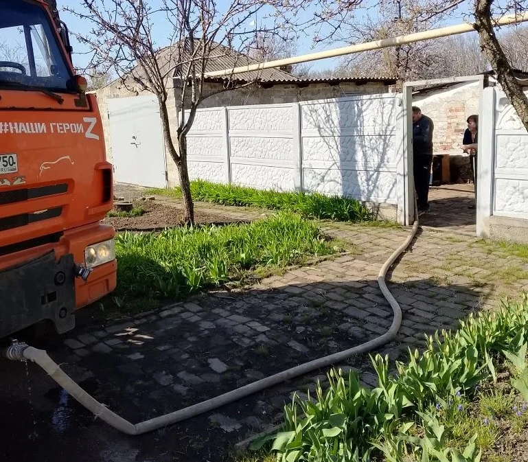 В Кировском внутригородском районе при поддержке региона-шефа Московская область продолжается подвоз воды для жителей домов, в которые в установленный графиком день не поступила вода В Кировском внутригородском районе при поддержке региона-шефа Московская область продолжается подвоз воды для жителей домов, в которые в установленный графиком день не поступила вода