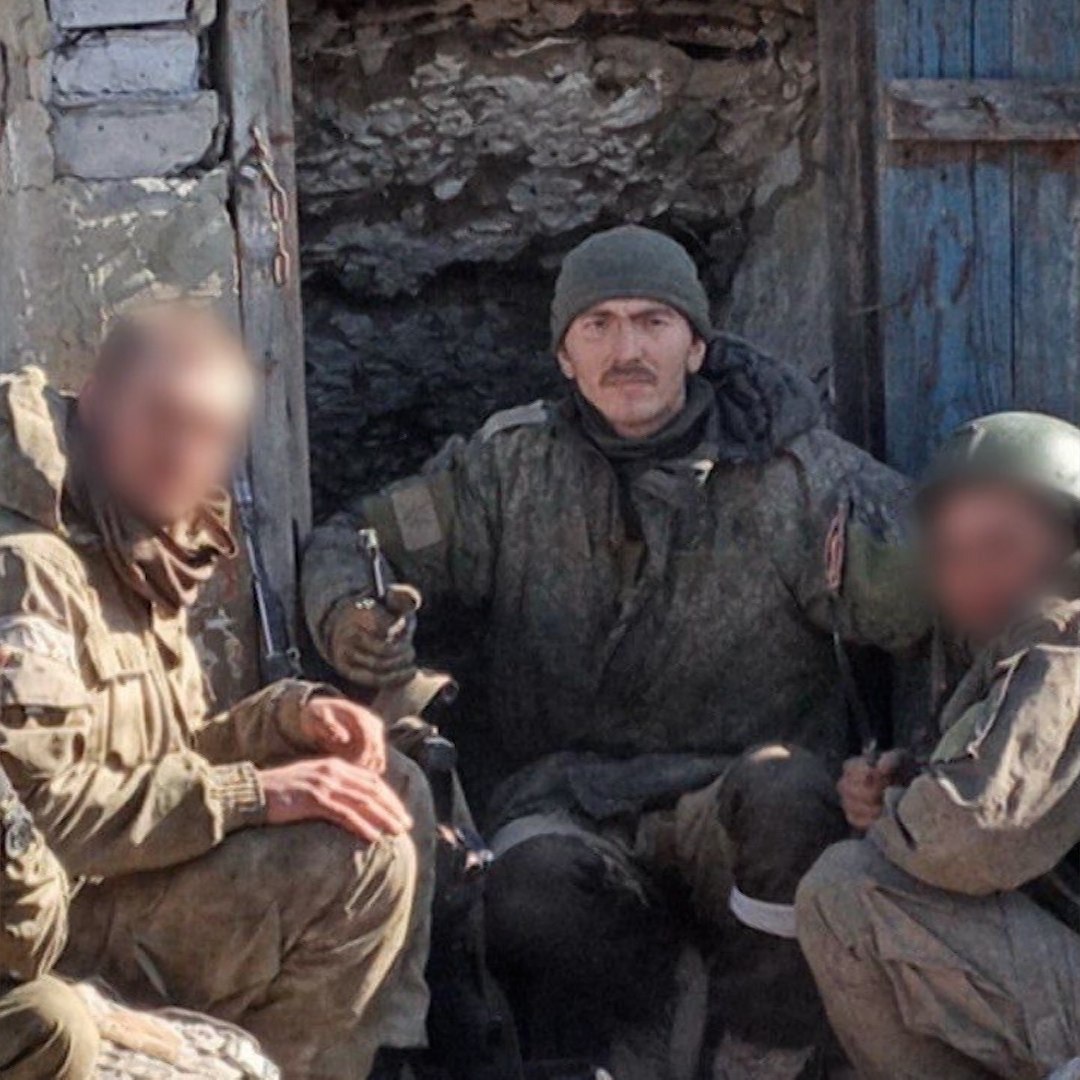 Он шел рядом со своими бойцами, во время операции в Макеевке