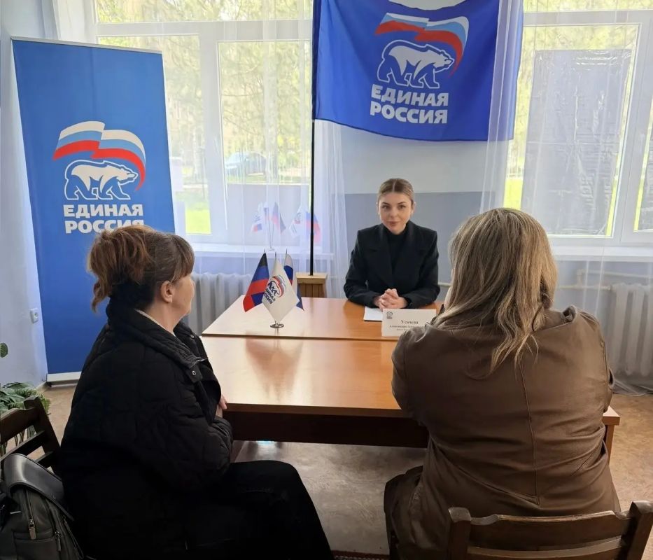 Сегодня, 22 апреля, в общественной приемной Партии «Единая Россия» Кировского района города Макеевки, состоялся прием граждан депутатом Народного Совета Донецкой Народной Республики Александрой Усачевой Сегодня, 22 апреля, в общественной приемной Партии «Единая Россия» Кировского района города Макеевки, состоялся прием граждан депутатом Народного Совета Донецкой Народной Республики Александрой Усачевой