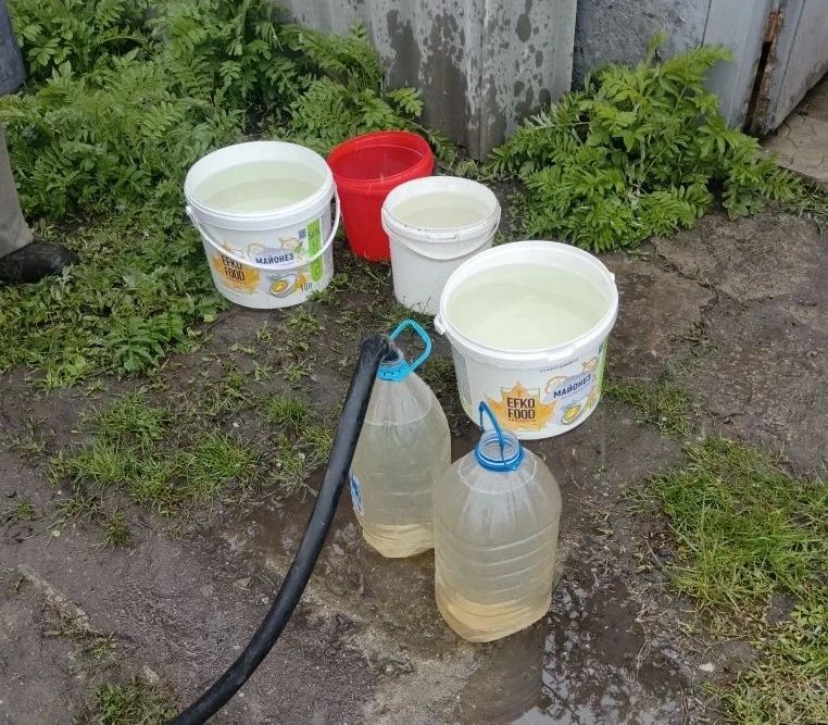 В Кировском внутригородском районе при поддержке региона-шефа Московская область продолжается подвоз воды для жителей домов, в которые в установленный графиком день не поступила вода В Кировском внутригородском районе при поддержке региона-шефа Московская область продолжается подвоз воды для жителей домов, в которые в установленный графиком день не поступила вода