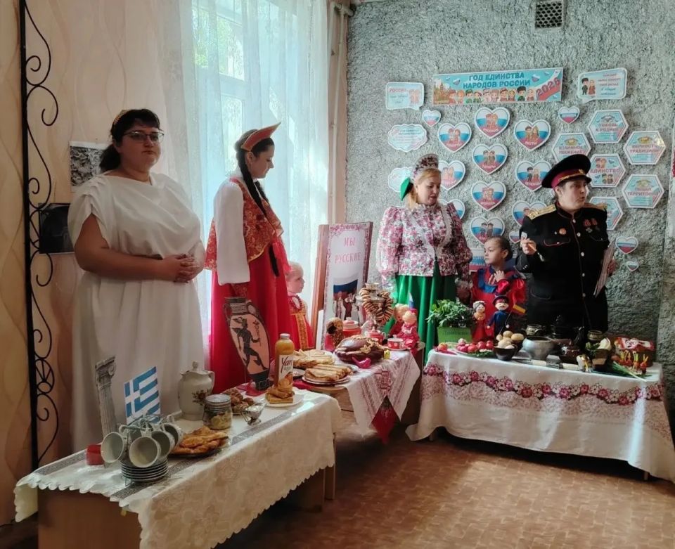 23 апреля в Государственном бюджетном дошкольном образовательном учреждении «Детский сад №152 г.о. Макеевка» Донецкой Народной Республики превратилось в настоящий праздник культурного многообразия - здесь прошла ярмарка блюд... 23 апреля в Государственном бюджетном дошкольном образовательном учреждении «Детский сад №152 г.о. Макеевка» Донецкой Народной Республики превратилось в настоящий праздник культурного многообразия - здесь прошла ярмарка блюд...