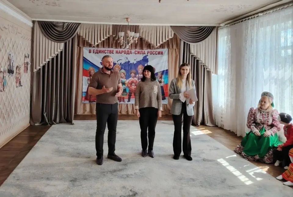 23 апреля в Государственном бюджетном дошкольном образовательном учреждении «Детский сад №152 г.о. Макеевка» Донецкой Народной Республики превратилось в настоящий праздник культурного многообразия - здесь прошла ярмарка блюд... 23 апреля в Государственном бюджетном дошкольном образовательном учреждении «Детский сад №152 г.о. Макеевка» Донецкой Народной Республики превратилось в настоящий праздник культурного многообразия - здесь прошла ярмарка блюд...