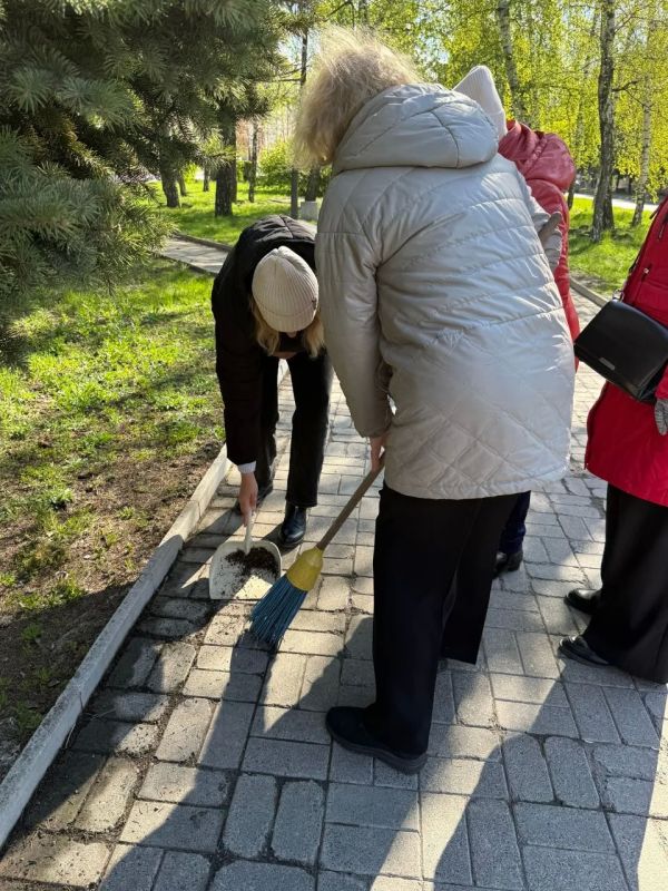 Субботник. 25 апреля — день, когда по всей стране проходят субботники Субботник. 25 апреля — день, когда по всей стране проходят субботники