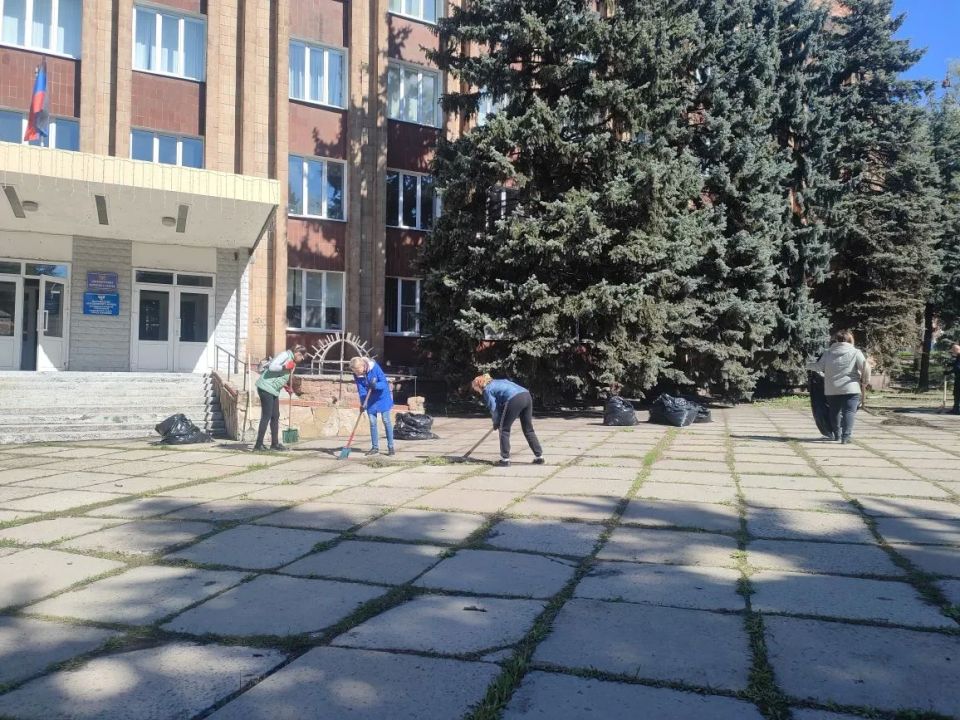Сегодня, 25 апреля, сотрудники Управы Кировского внутригородского района Администрации городского округа Макеевка Донецкой Народной Республики, филиал №12 Государственного казенного учреждения Донецкой Народной Республики... Сегодня, 25 апреля, сотрудники Управы Кировского внутригородского района Администрации городского округа Макеевка Донецкой Народной Республики, филиал №12 Государственного казенного учреждения Донецкой Народной Республики...
