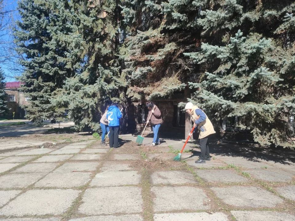 Сегодня, 25 апреля, сотрудники Управы Кировского внутригородского района Администрации городского округа Макеевка Донецкой Народной Республики, филиал №12 Государственного казенного учреждения Донецкой Народной Республики... Сегодня, 25 апреля, сотрудники Управы Кировского внутригородского района Администрации городского округа Макеевка Донецкой Народной Республики, филиал №12 Государственного казенного учреждения Донецкой Народной Республики...