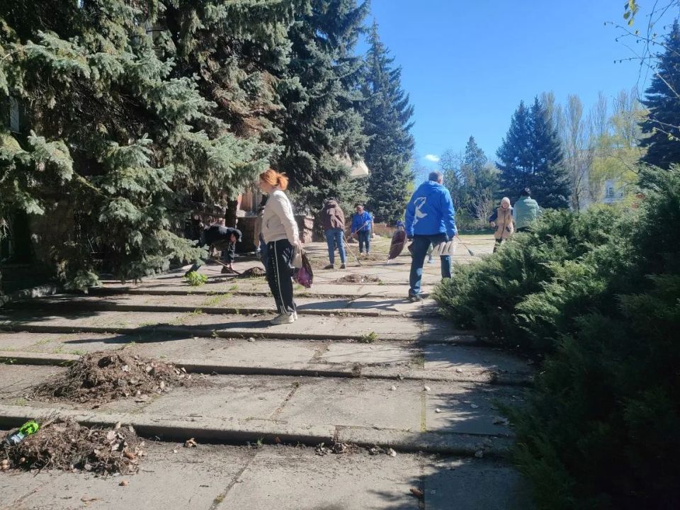 Сегодня, 25 апреля, сотрудники Управы Кировского внутригородского района Администрации городского округа Макеевка Донецкой Народной Республики, филиал №12 Государственного казенного учреждения Донецкой Народной Республики... Сегодня, 25 апреля, сотрудники Управы Кировского внутригородского района Администрации городского округа Макеевка Донецкой Народной Республики, филиал №12 Государственного казенного учреждения Донецкой Народной Республики...