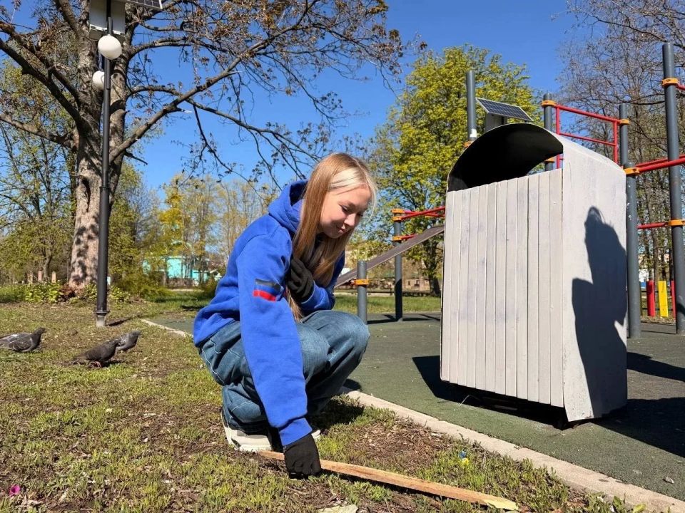 Сегодня, 25 апреля, активисты Всероссийской общественной организации «Молодая гвардия Единой России» приняли активное участие во Всероссийской субботнике на территории сквера «Авангард» Сегодня, 25 апреля, активисты Всероссийской общественной организации «Молодая гвардия Единой России» приняли активное участие во Всероссийской субботнике на территории сквера «Авангард»