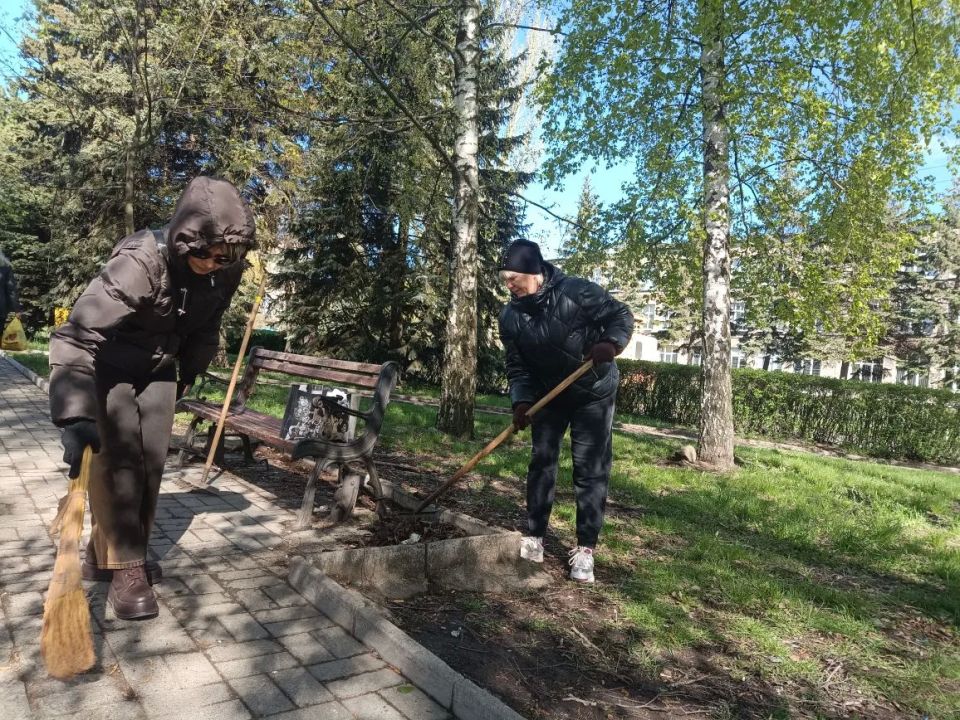 Субботник. 25 апреля — день, когда по всей стране проходят субботники Субботник. 25 апреля — день, когда по всей стране проходят субботники