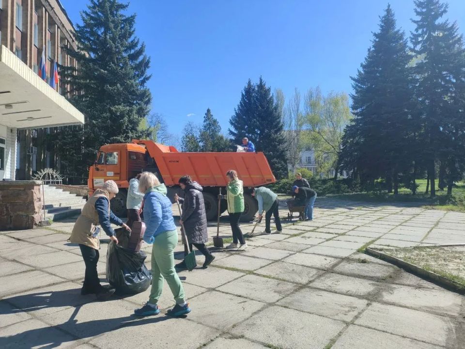 Сегодня, 25 апреля, сотрудники Управы Кировского внутригородского района Администрации городского округа Макеевка Донецкой Народной Республики, филиал №12 Государственного казенного учреждения Донецкой Народной Республики... Сегодня, 25 апреля, сотрудники Управы Кировского внутригородского района Администрации городского округа Макеевка Донецкой Народной Республики, филиал №12 Государственного казенного учреждения Донецкой Народной Республики...