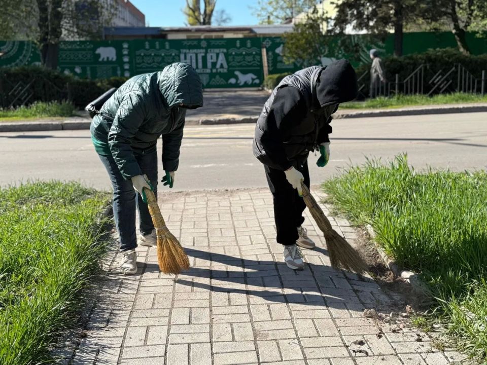 Субботник. 25 апреля — день, когда по всей стране проходят субботники Субботник. 25 апреля — день, когда по всей стране проходят субботники
