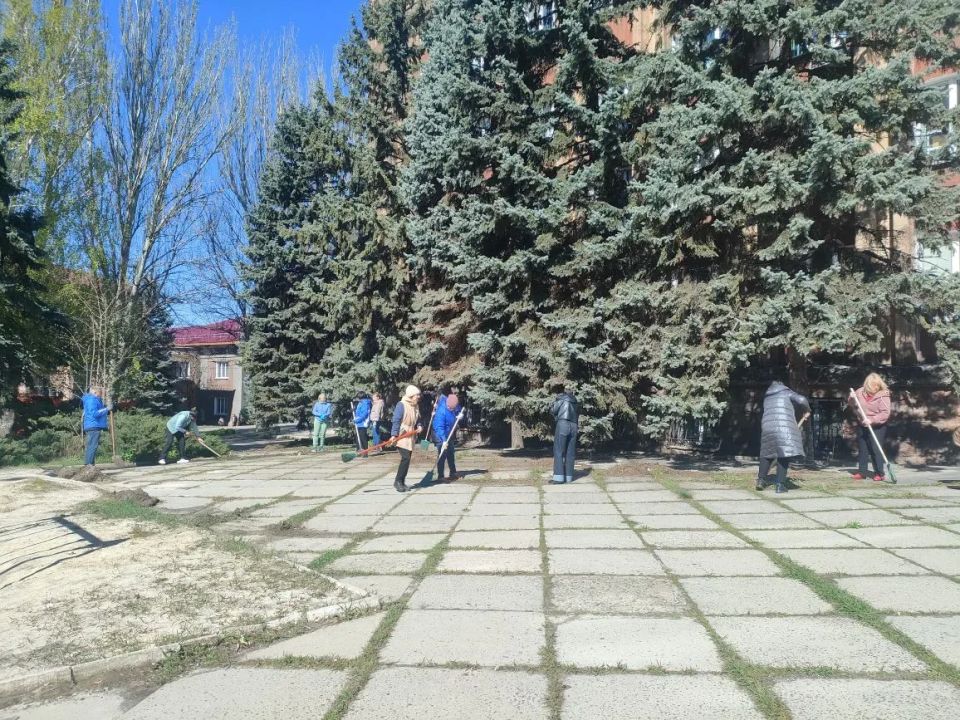 Сегодня, 25 апреля, сотрудники Управы Кировского внутригородского района Администрации городского округа Макеевка Донецкой Народной Республики, филиал №12 Государственного казенного учреждения Донецкой Народной Республики... Сегодня, 25 апреля, сотрудники Управы Кировского внутригородского района Администрации городского округа Макеевка Донецкой Народной Республики, филиал №12 Государственного казенного учреждения Донецкой Народной Республики...