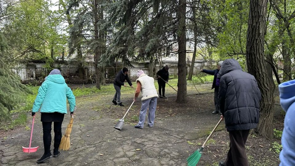 В субботу, 25 апреля, в рамках Всероссийского субботника коллективы ООО «Углеком» шахта «Чайкино», ГБУ ДНР «Городской наркологический диспансер г. Макеевки» и Детской библиотеки им. Л. И. Глебова № 15 МБУ «Централизованная... В субботу, 25 апреля, в рамках Всероссийского субботника коллективы ООО «Углеком» шахта «Чайкино», ГБУ ДНР «Городской наркологический диспансер г. Макеевки» и Детской библиотеки им. Л. И. Глебова № 15 МБУ «Централизованная...