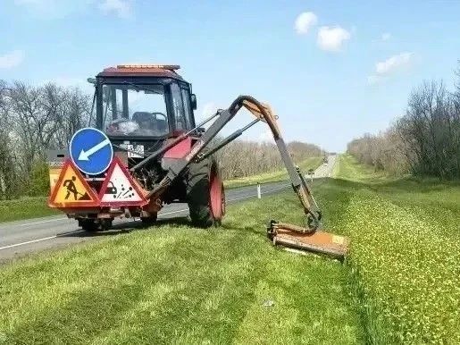 Дорожники на выходных уделили особое внимание уборке аварийных веток и деревьев вдоль дорог общего пользования Дорожники на выходных уделили особое внимание уборке аварийных веток и деревьев вдоль дорог общего пользования