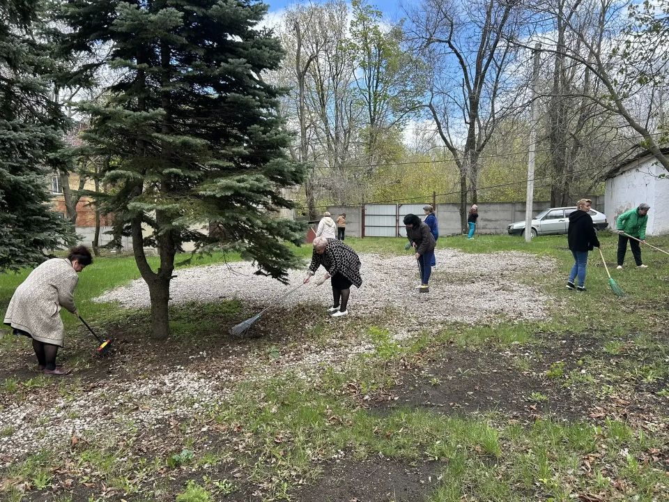 В субботу, 25 апреля, в рамках Всероссийского субботника коллективы ООО «Углеком» шахта «Чайкино», ГБУ ДНР «Городской наркологический диспансер г. Макеевки» и Детской библиотеки им. Л. И. Глебова № 15 МБУ «Централизованная... В субботу, 25 апреля, в рамках Всероссийского субботника коллективы ООО «Углеком» шахта «Чайкино», ГБУ ДНР «Городской наркологический диспансер г. Макеевки» и Детской библиотеки им. Л. И. Глебова № 15 МБУ «Централизованная...