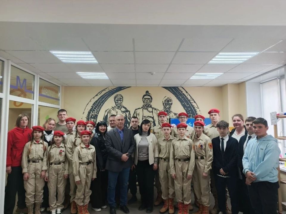 Ветераны-защитники Отечества провели урок мужества для школьников в Макеевке Ветераны-защитники Отечества провели урок мужества для школьников в Макеевке
