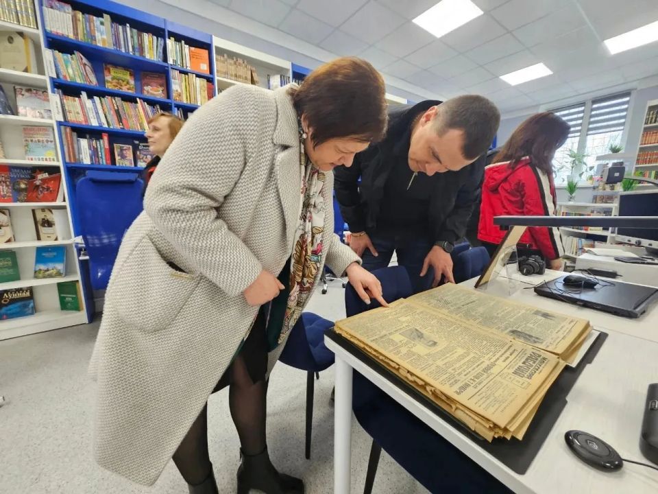 Накануне Всемирного дня книги и авторского права совместно с депутатами Народного Совета ДНР передали книги Макеевской центральной городской библиотеке имени М. Горького Накануне Всемирного дня книги и авторского права совместно с депутатами Народного Совета ДНР передали книги Макеевской центральной городской библиотеке имени М. Горького
