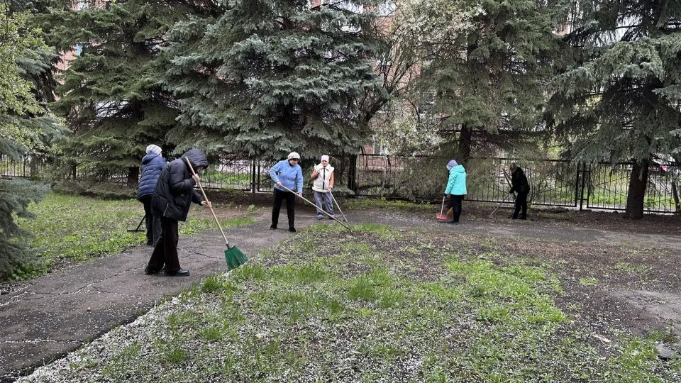В субботу, 25 апреля, в рамках Всероссийского субботника коллективы ООО «Углеком» шахта «Чайкино», ГБУ ДНР «Городской наркологический диспансер г. Макеевки» и Детской библиотеки им. Л. И. Глебова № 15 МБУ «Централизованная... В субботу, 25 апреля, в рамках Всероссийского субботника коллективы ООО «Углеком» шахта «Чайкино», ГБУ ДНР «Городской наркологический диспансер г. Макеевки» и Детской библиотеки им. Л. И. Глебова № 15 МБУ «Централизованная...