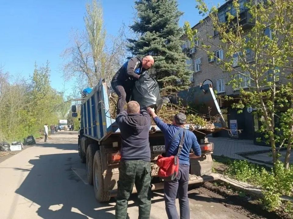 Чистый город начинается с каждого из нас! Чистый город начинается с каждого из нас!