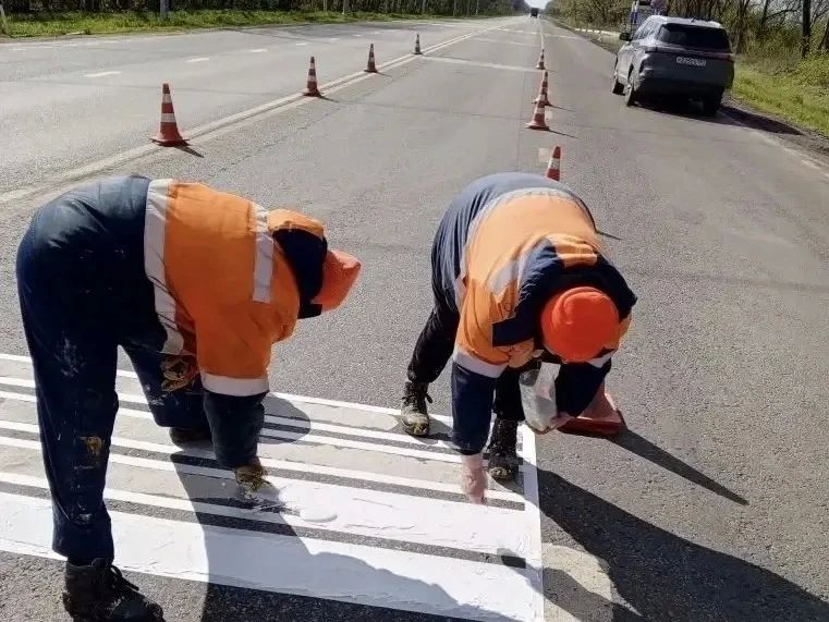 #СОДЕРЖАНИЕ_СВОД за сутки. В рамках мероприятий программы текущего года по обеспечению безопасности дорожного движения приступили к нанесению шумовых полос на дорогах общего пользования #СОДЕРЖАНИЕ_СВОД за сутки. В рамках мероприятий программы текущего года по обеспечению безопасности дорожного движения приступили к нанесению шумовых полос на дорогах общего пользования