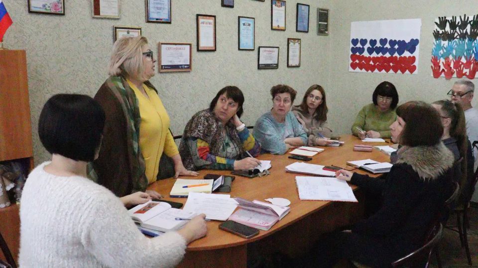 Сегодня, 30 апреля, в рамках поручения Главы ДНР Дениса Пушилина, депутат Макеевского городского совета Ирина Рудь провела встречу с трудовым коллективом Муниципального бюджетного учреждения «Городской дворец культуры им. В....