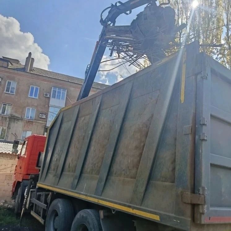 Сегодня, 1 мая, с целью приведения территории в надлежащее санитарное состояние в Кировском внутригородском районе выполнены работы по вывозу крупногабаритных накоплений мусора на контейнерных площадках по ул.Депутатской... Сегодня, 1 мая, с целью приведения территории в надлежащее санитарное состояние в Кировском внутригородском районе выполнены работы по вывозу крупногабаритных накоплений мусора на контейнерных площадках по ул.Депутатской...