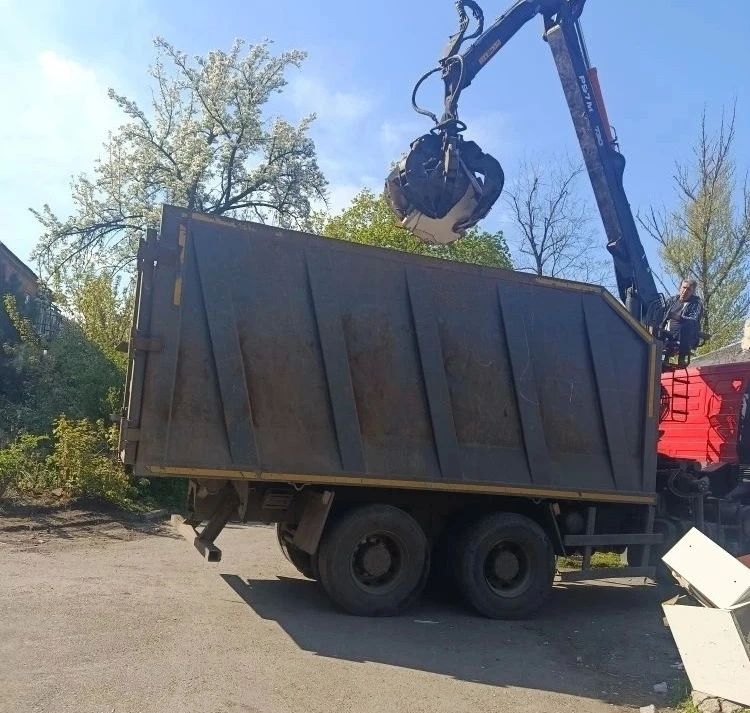 Сегодня, 1 мая, с целью приведения территории в надлежащее санитарное состояние в Кировском внутригородском районе выполнены работы по вывозу крупногабаритных накоплений мусора на контейнерных площадках по ул.Депутатской... Сегодня, 1 мая, с целью приведения территории в надлежащее санитарное состояние в Кировском внутригородском районе выполнены работы по вывозу крупногабаритных накоплений мусора на контейнерных площадках по ул.Депутатской...