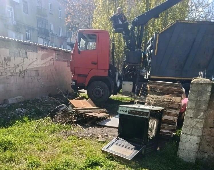 Сегодня, 1 мая, с целью приведения территории в надлежащее санитарное состояние в Кировском внутригородском районе выполнены работы по вывозу крупногабаритных накоплений мусора на контейнерных площадках по ул.Депутатской... Сегодня, 1 мая, с целью приведения территории в надлежащее санитарное состояние в Кировском внутригородском районе выполнены работы по вывозу крупногабаритных накоплений мусора на контейнерных площадках по ул.Депутатской...