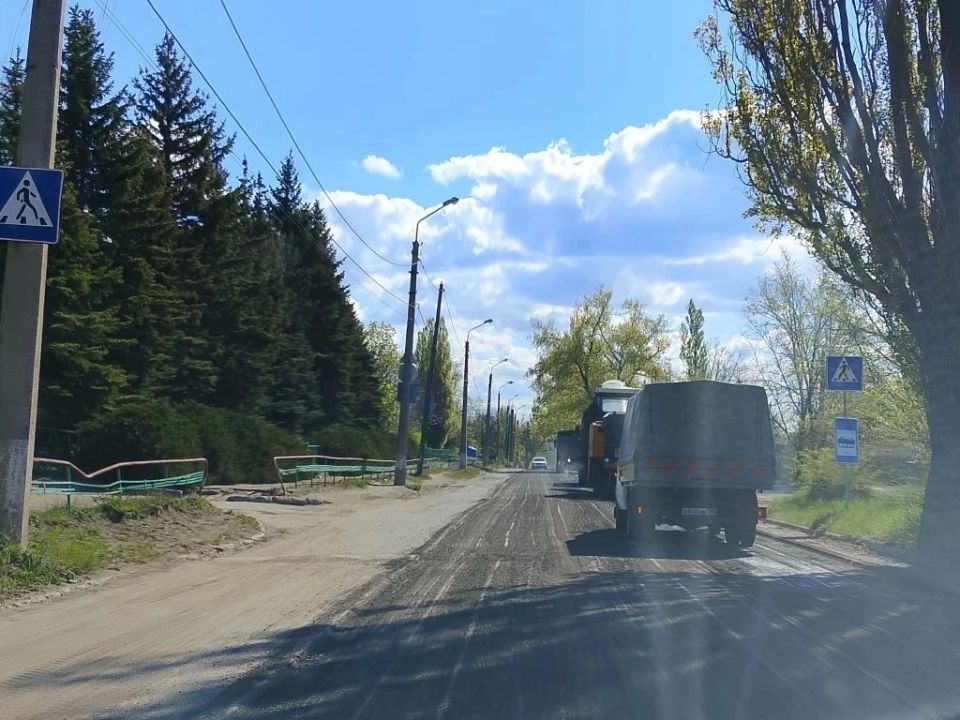 В Кировском внутригородском районе города Макеевка продолжается ремонт асфальтового покрытия автодороги по маршруту №8 В Кировском внутригородском районе города Макеевка продолжается ремонт асфальтового покрытия автодороги по маршруту №8