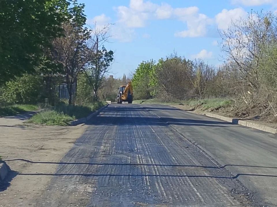 В Кировском внутригородском районе города Макеевка продолжается ремонт асфальтового покрытия автодороги по маршруту №8 В Кировском внутригородском районе города Макеевка продолжается ремонт асфальтового покрытия автодороги по маршруту №8