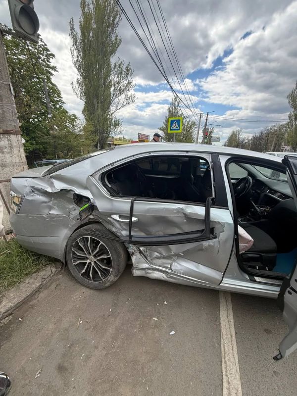 Полицейские устанавливают обстоятельства ДТП в Макеевке Полицейские устанавливают обстоятельства ДТП в Макеевке