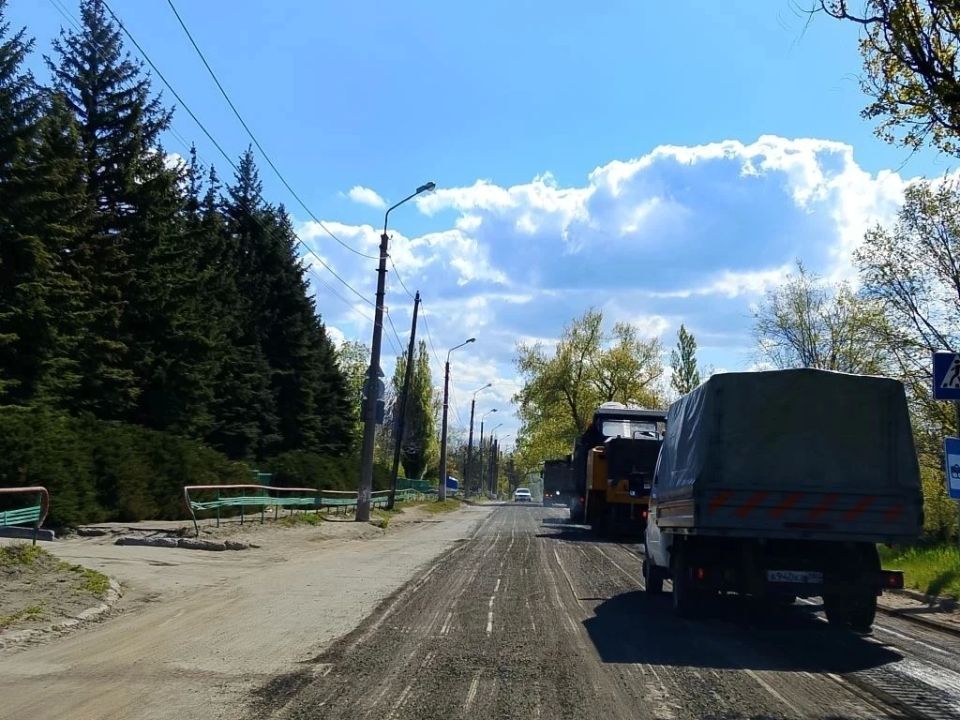 В Кировском внутригородском районе города Макеевка продолжается ремонт асфальтового покрытия автодороги по маршруту №8 В Кировском внутригородском районе города Макеевка продолжается ремонт асфальтового покрытия автодороги по маршруту №8