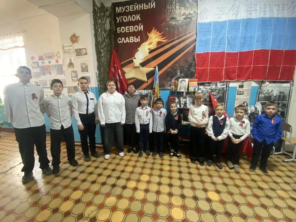 Память поколений: школьники Макеевки почтили 81-ю годовщину Великой Победы Память поколений: школьники Макеевки почтили 81-ю годовщину Великой Победы