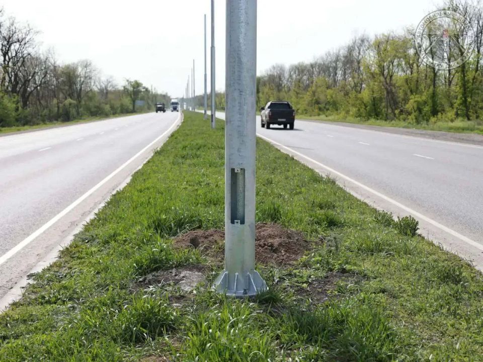 На автомобильной дороге 21К02 Донецк - Макеевка - Торез - до границы ЛНР дорожниками установлено уже более 340 опор освещения На автомобильной дороге 21К02 Донецк - Макеевка - Торез - до границы ЛНР дорожниками установлено уже более 340 опор освещения
