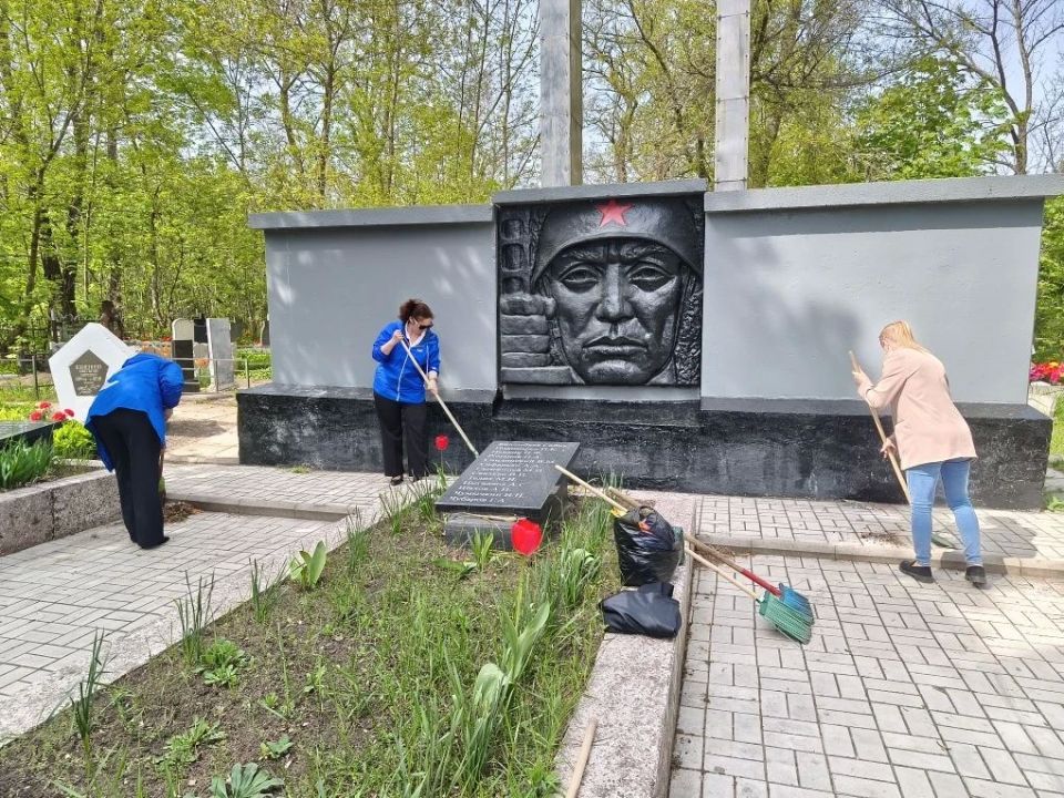 Акция «Чистый обелиск». Сегодня, 6 мая, в рамках партийного проекта «Историческая Память» Всероссийской политической партии «Единая Россия», состоялась акция «Чистый обелиск» Акция «Чистый обелиск». Сегодня, 6 мая, в рамках партийного проекта «Историческая Память» Всероссийской политической партии «Единая Россия», состоялась акция «Чистый обелиск»