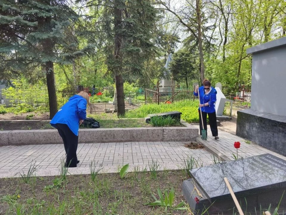 Акция «Чистый обелиск». Сегодня, 6 мая, в рамках партийного проекта «Историческая Память» Всероссийской политической партии «Единая Россия», состоялась акция «Чистый обелиск» Акция «Чистый обелиск». Сегодня, 6 мая, в рамках партийного проекта «Историческая Память» Всероссийской политической партии «Единая Россия», состоялась акция «Чистый обелиск»