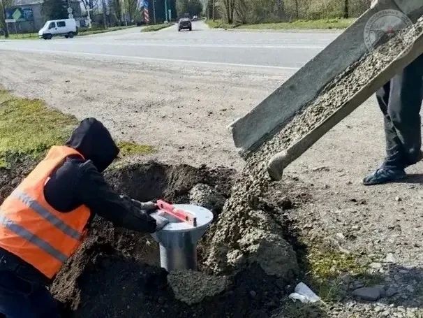 Продолжаем мероприятия по обеспечению безопасности дорожного движения на региональных дорогах Продолжаем мероприятия по обеспечению безопасности дорожного движения на региональных дорогах