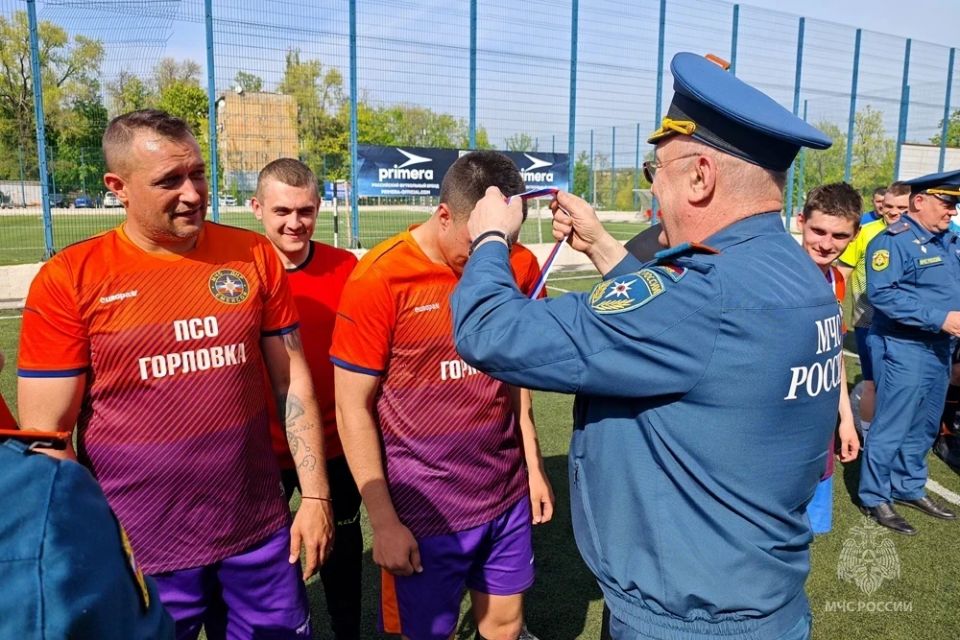 Отважные в жизни и в спорте: турнир по мини-футболу среди сотрудников МЧС России по ДНР Отважные в жизни и в спорте: турнир по мини-футболу среди сотрудников МЧС России по ДНР